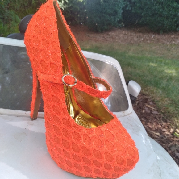 Apricot 🟧 Pump - Picture 2 of 5